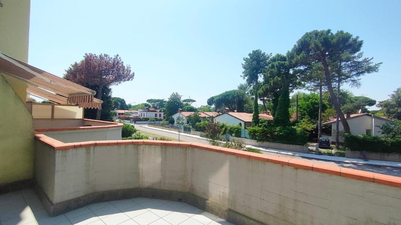 La Dolce Vita - Apartment With Shared Pool And Large Terrace Лидо деле Национи Екстериор снимка