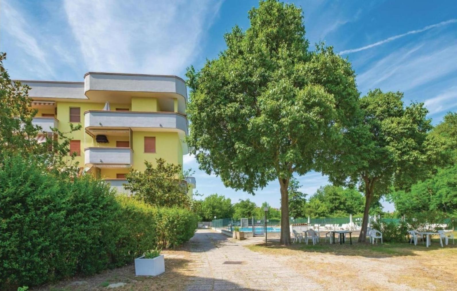 La Dolce Vita - Apartment With Shared Pool And Large Terrace Лидо деле Национи Екстериор снимка